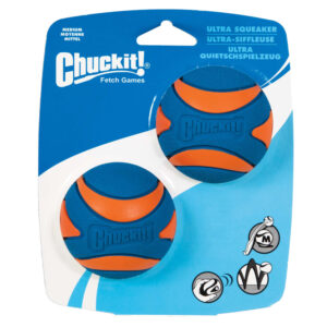 Der Chuckit! Ultra Squeaker Ball kombiniert langlebiges Gummi - für eine hohe Sprungkraft - und einen hohen Quietscher für optimales Spielvergnügen. Dank der strukturierten Oberfläche kann Ihr Hund den Ball leicht ins Maul nehmen, und das Gummi ermöglicht eine schnelle Reinigung des Balls. Ein weiterer Vorteil des Balls ist die Tatsache, dass er auf dem Wasser schwimmt; keine Panik mehr, wenn der Ball unerwartet ins Wasser rollt! Der Chuckit! Ultra Squeaker Ball ist in verschiedenen Größen erhältlich, damit Sie immer die passende Größe für Ihren Hund haben, und kann mit einem der Chuckit! Ball Launchers kombiniert werden!