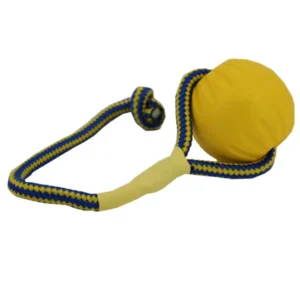 Produktinformation Swing n' Fling Durafoam Fetch Ball (M) Spielball aus Schaumstoff mit befestigtem Seil. An dem Ball aus zahnschonendem Material befindet sich ein robustes Seil, womit dieses Spielzeug ideal zum Werfen, Schleudern, Zerren, Kauen und Apportieren verwendet werden kann. Es ist schwimmfest und in zwei Größen erhältl