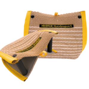 Technikkissen aus Jute ist ein speziell entwickeltes Trainingsgerät für anspruchsvolle Arbeit im Hundesport und Schutzdienst (IPO/IGP). Es dient zur Förderung der Beutemotivation, der Verbesserung der Beißtechnik und der Stärkung des vollen, festen Griffs.